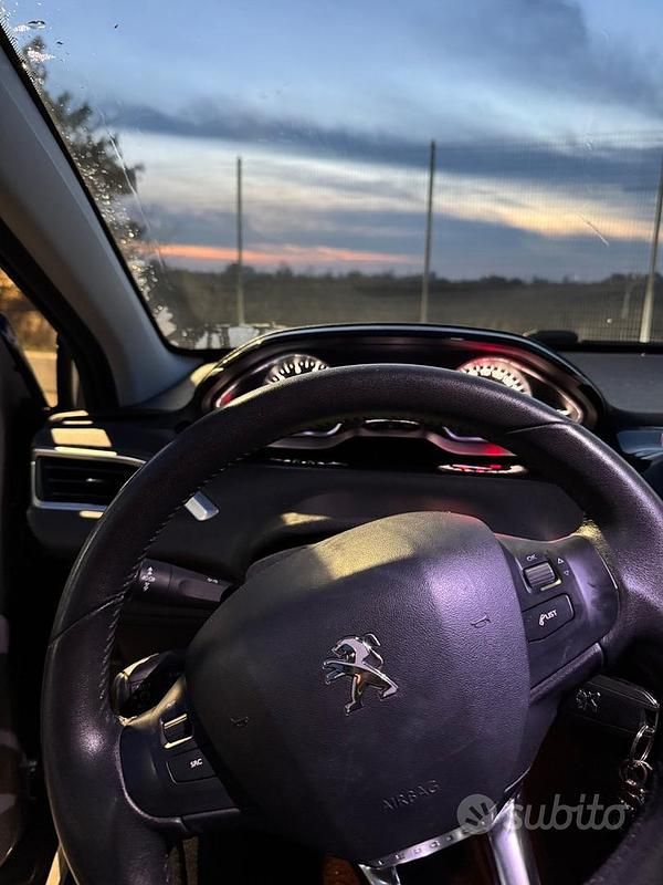Usata Peugeot 208 82 CV (60 kW) 2013 Utilitaria