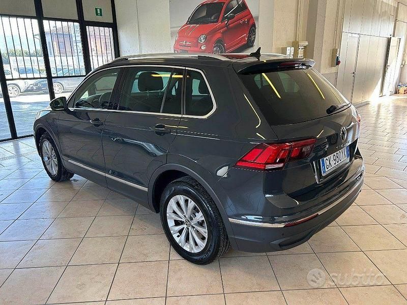 Usata VW Tiguan Life 150 CV (110 kW) 2022 Grigio scuro SUV