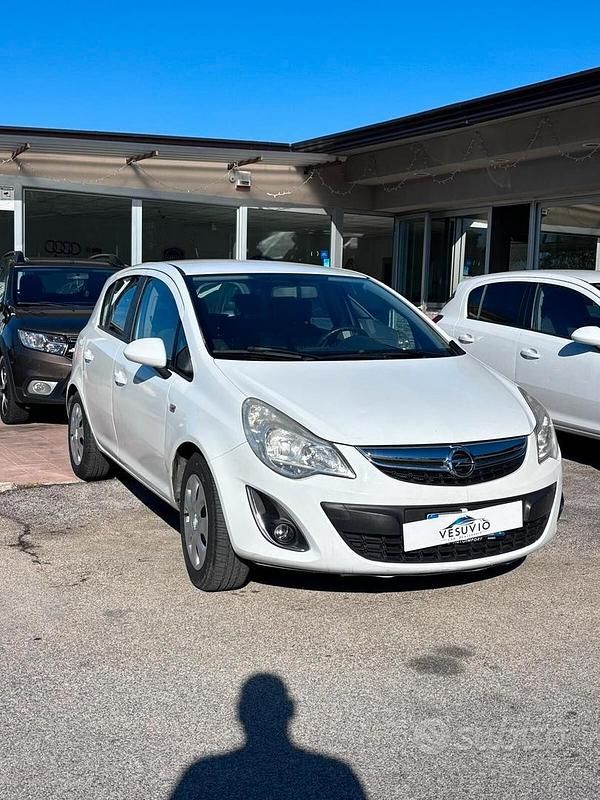 Usata Opel Corsa 85 CV (62 kW) 2012 Bianco Berlina