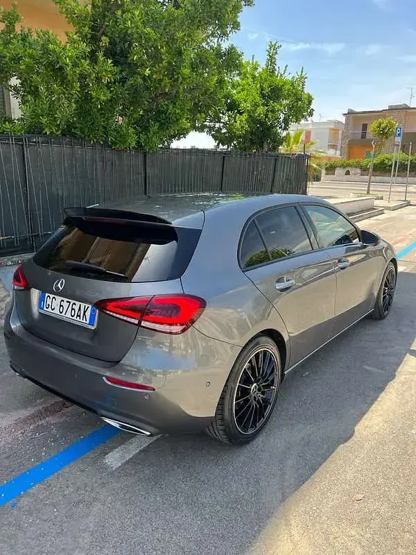 Usata Mercedes A180 116 CV (85 kW) 2020 Grigio Berlina