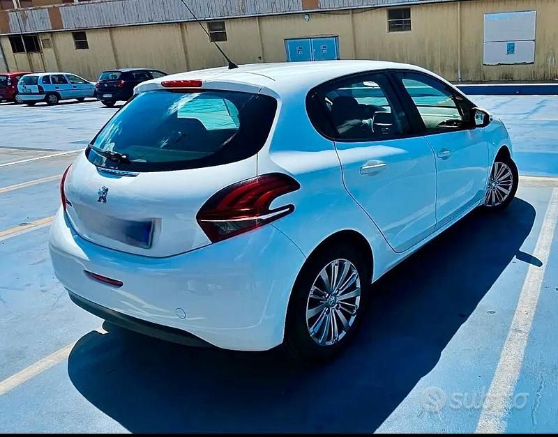 Usata Peugeot 208 Allure 75 CV (55 kW) 2018 Bianco Utilitaria
