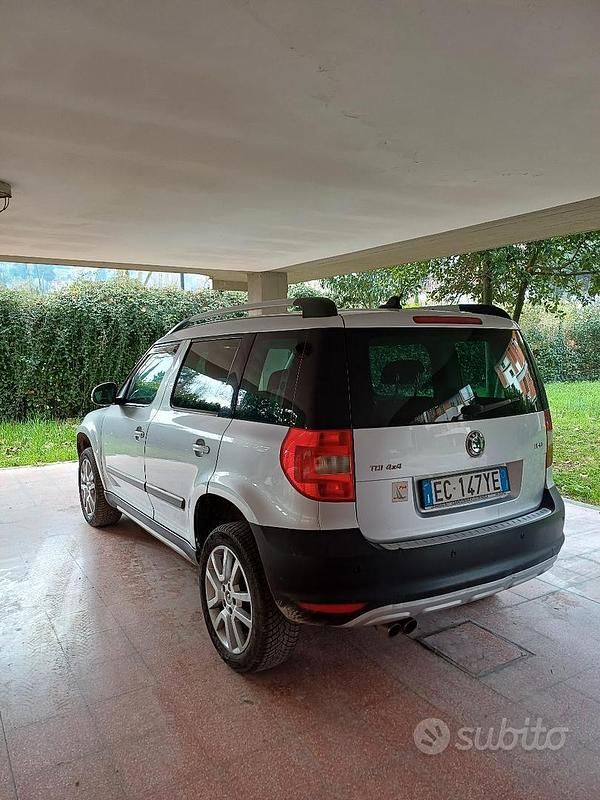 Usata Skoda Yeti 110 CV (80 kW) 2010 Grigio SUV