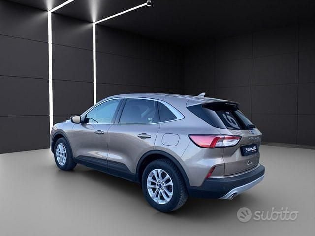 Usata Ford Kuga Titanium 120 CV (88 kW) 2020 Marrone(met.) SUV