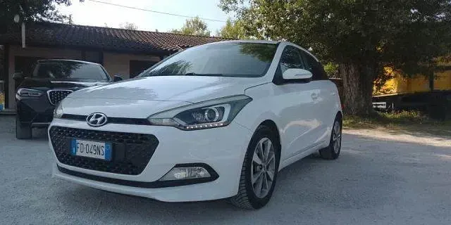 Usata Hyundai i20 GO! 75 CV (55 kW) 2016 Argento Berlina