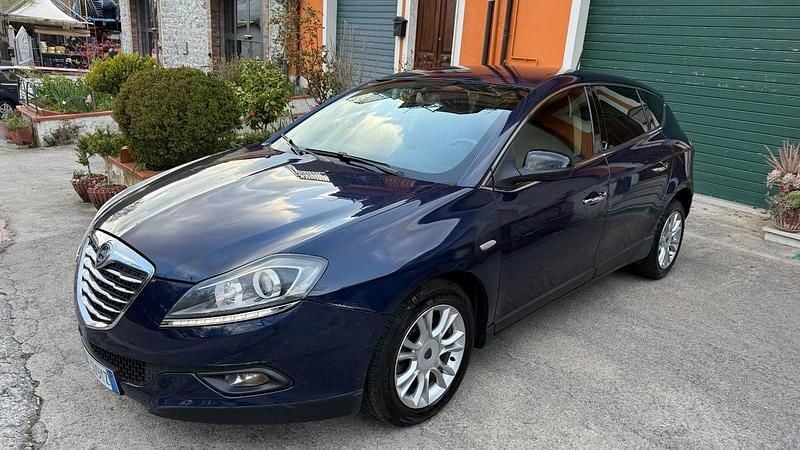 Usata Lancia Delta 120 CV (88 kW) 2013 Blu Utilitaria
