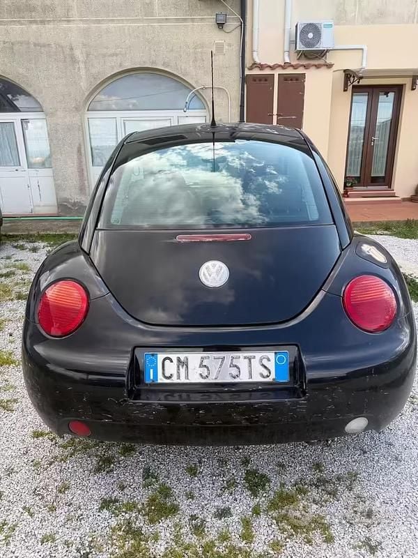 Usata VW New Beetle 101 CV (74 kW) 2004 Nero Utilitaria