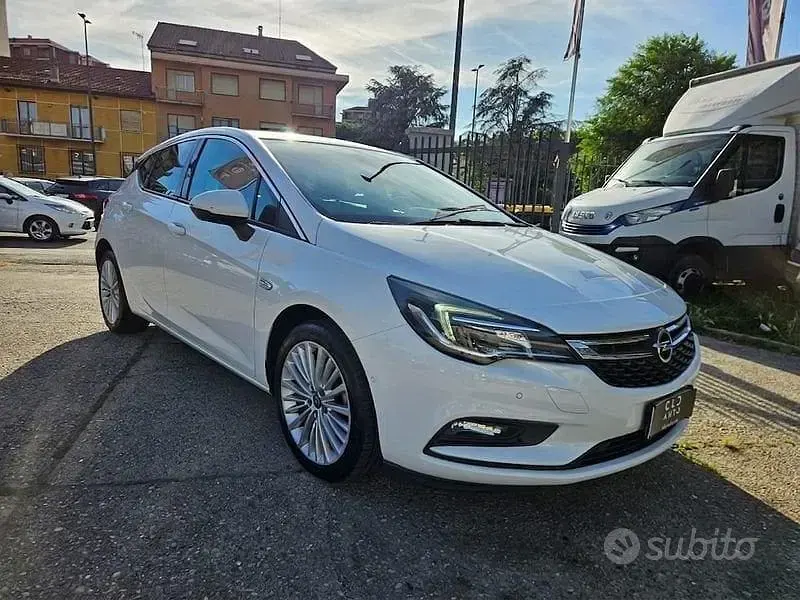 Usata Opel Astra Innovation 110 CV (80 kW) 2016 Bianco Berlina