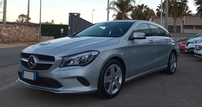 Usata Mercedes CLA200 Shooting Brake Sport 136 CV (100 kW) 2018 Argento Station wagon