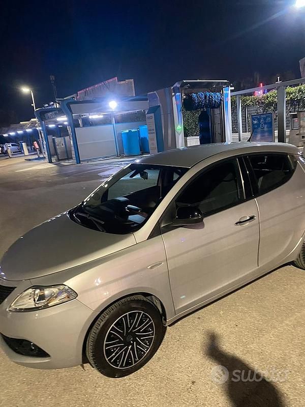 Usata Lancia Ypsilon 69 CV (50 kW) 2018 Grigio Utilitaria