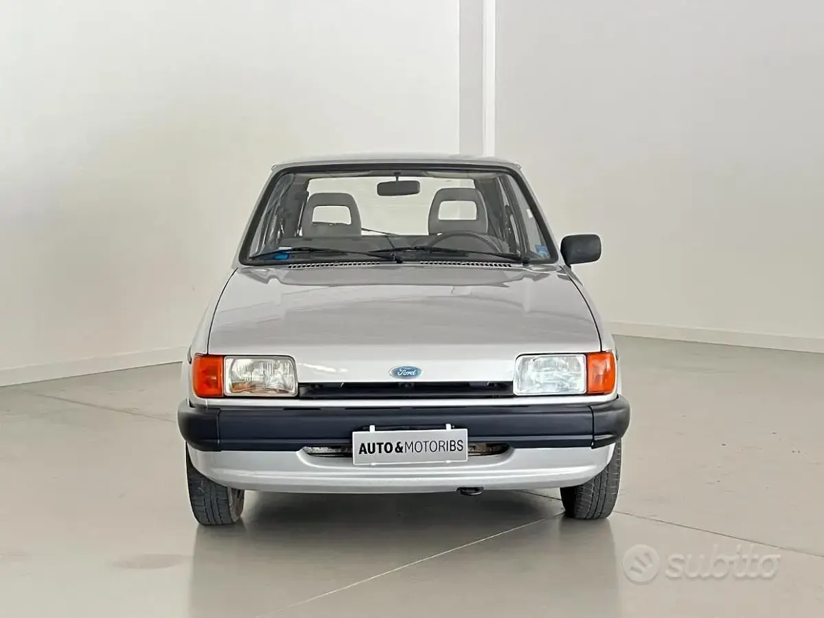 Usata Ford Fiesta 44 CV (32 kW) 1984 Grigio Utilitaria