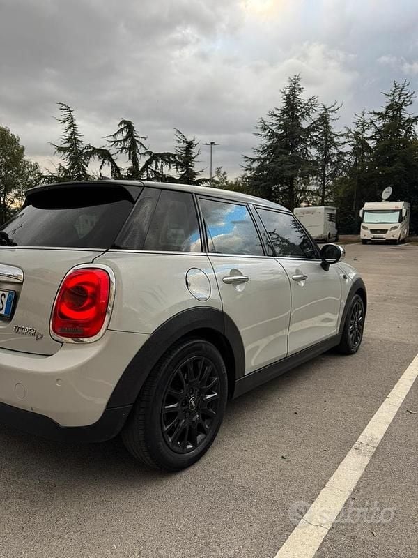 Usata Mini Cooper D 116 CV (85 kW) 2015 Utilitaria