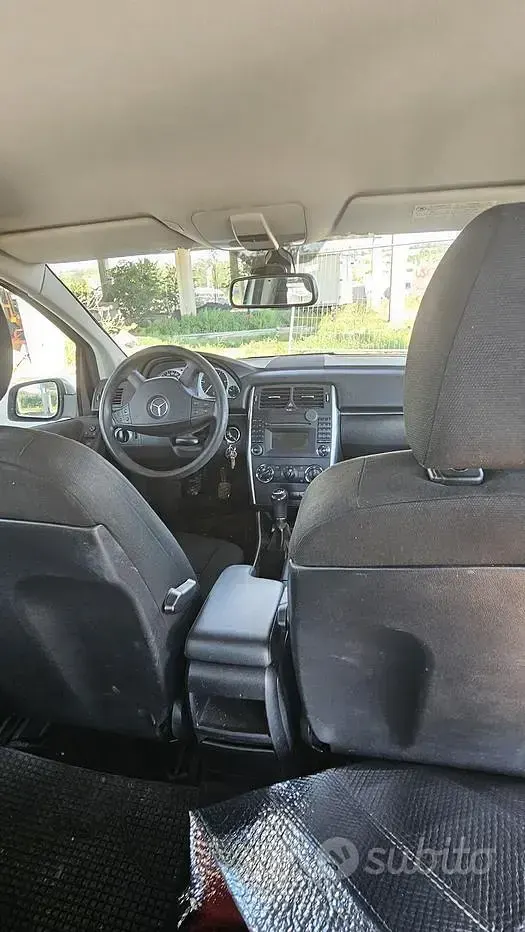 Usata Mercedes B180 116 CV (85 kW) 2011 Grigio Utilitaria