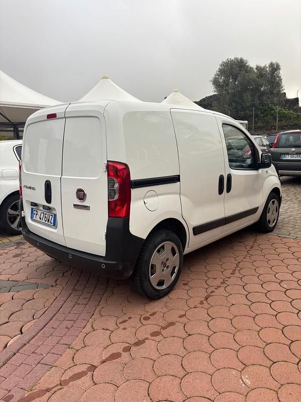 Begagnad Fiat Fiorino 95 HK (69 kW) 2018 Vit Minibuss