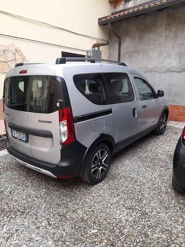 Usata Dacia Dokker Stepway 95 CV (69 kW) 2019 Grigio Monovolume