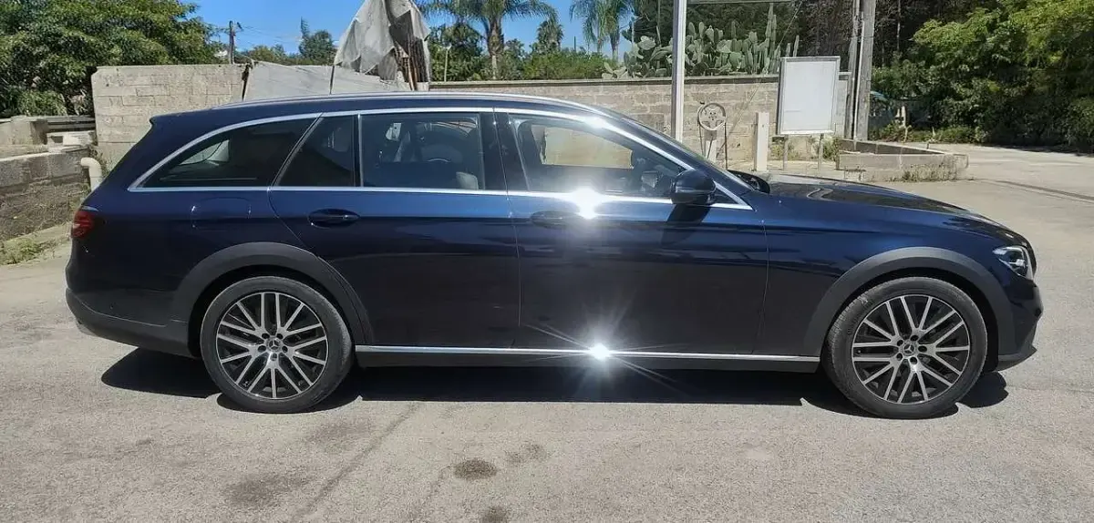 Gebraucht Mercedes E220 All-Terrain Premium Plus 194 PS (142 kW) 2021 Blau Kombi