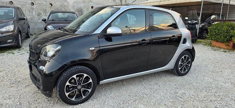 Usata Smart ForFour Passion 70 CV (51 kW) 2016 Nero Utilitaria