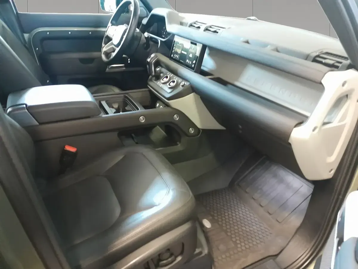 Usata Land Rover Defender SE 249 CV (183 kW) 2024 Pangea green SUV