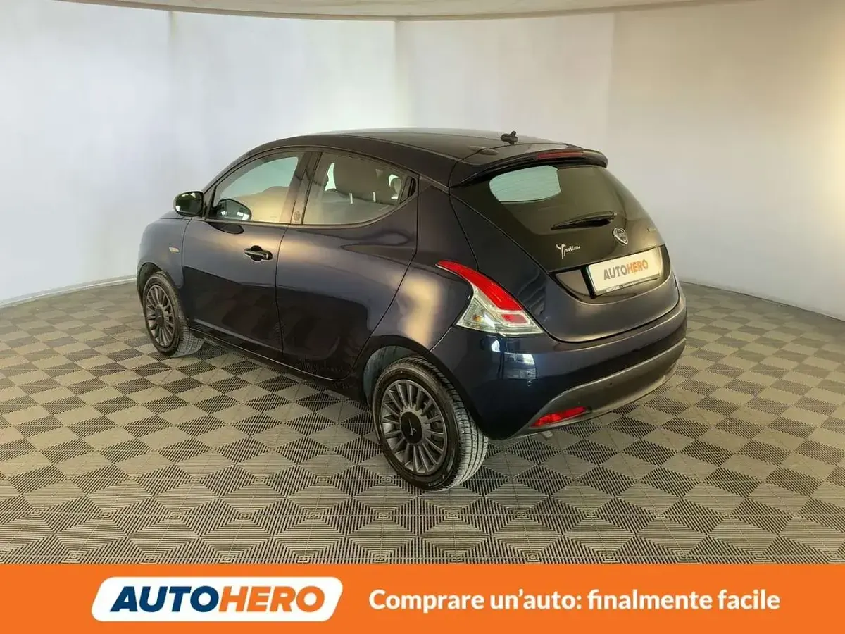 Usata Lancia Ypsilon Silver 71 CV (52 kW) 2020 Blu/azzurro Utilitaria