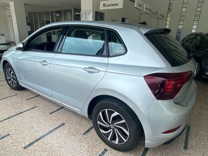 Usata VW Polo Life 95 CV (69 kW) 2022 Argento metallizzato Berlina