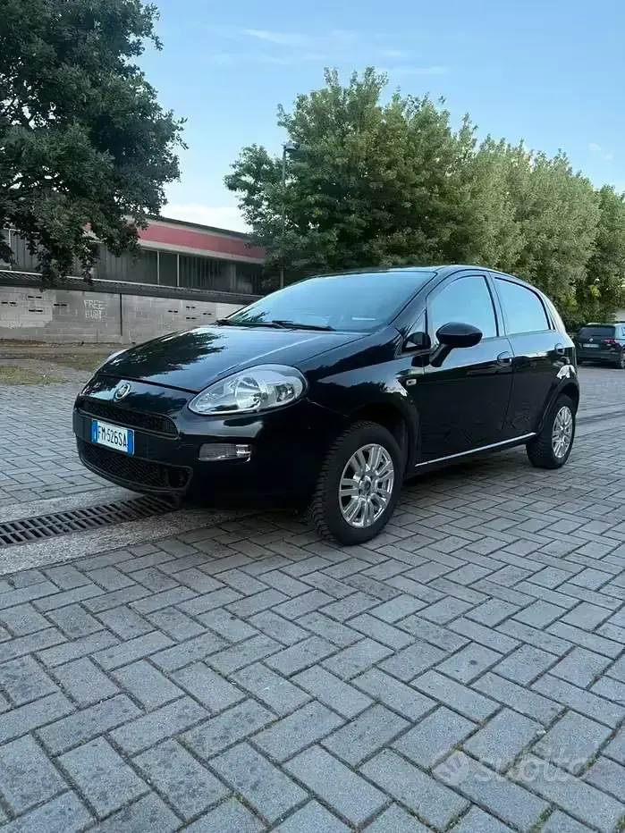 Usata Fiat Punto 77 CV (56 kW) 2018 Nero Utilitaria