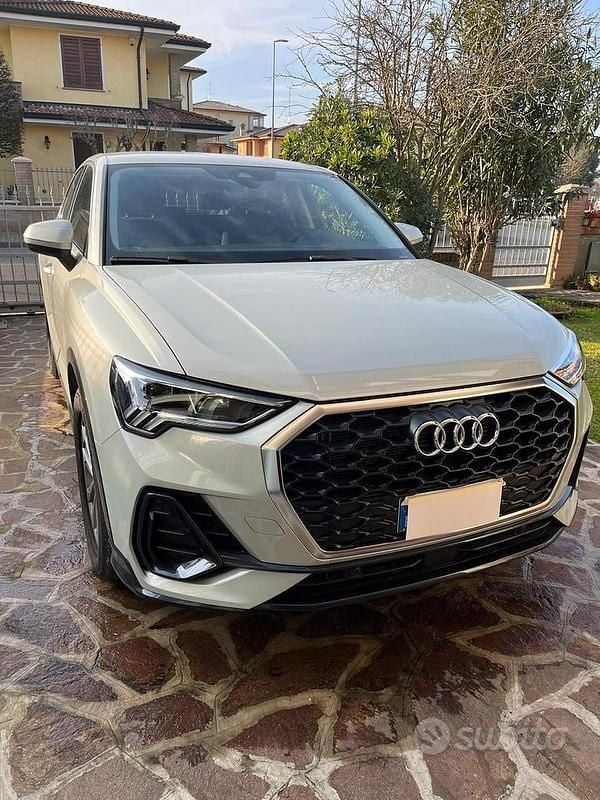 Usata Audi Q3 Sportback Ambiente 150 CV (110 kW) 2024 Grigio SUV