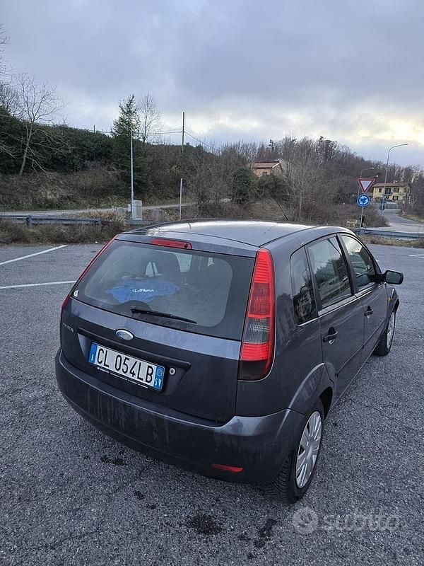 Usata Ford Fiesta Zetec 79 CV (58 kW) 2004 Utilitaria