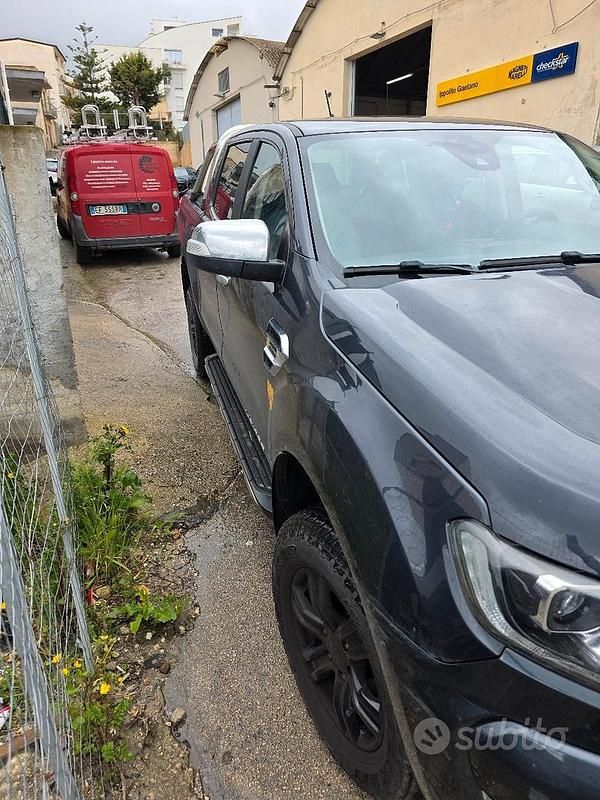 Usata Ford Ranger Limited 213 CV (156 kW) 2020 Nero Pick-up