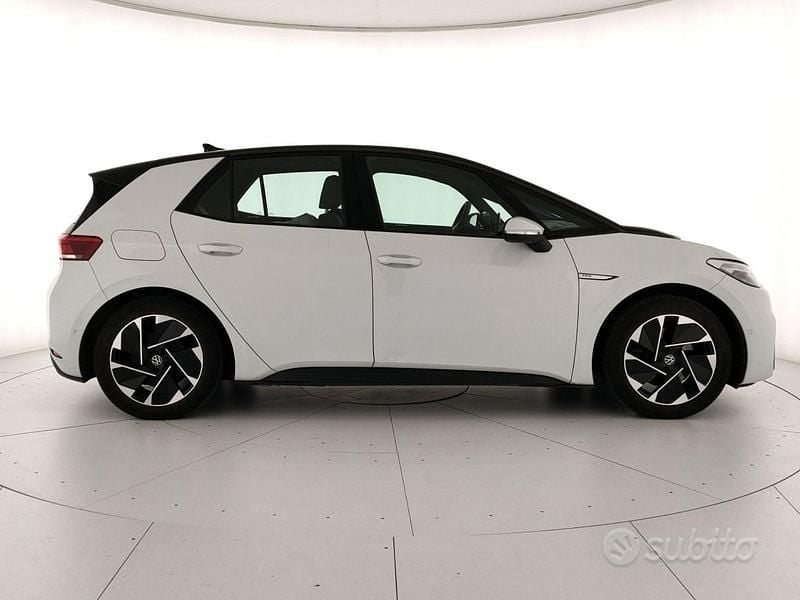 Usata VW ID.3 Pro Performance 150 kW (204 CV) 2022 Glacier white metallizzato ner Utilitaria