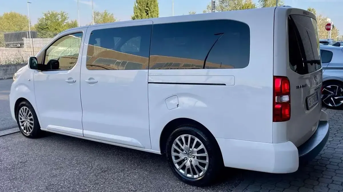 Usata Peugeot Traveller Active 144 CV (105 kW) 2021 Grigio Monovolume