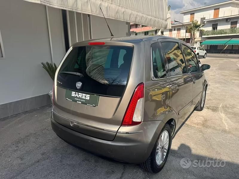 Usata Lancia Musa 95 CV (69 kW) 2010 Marrone Monovolume