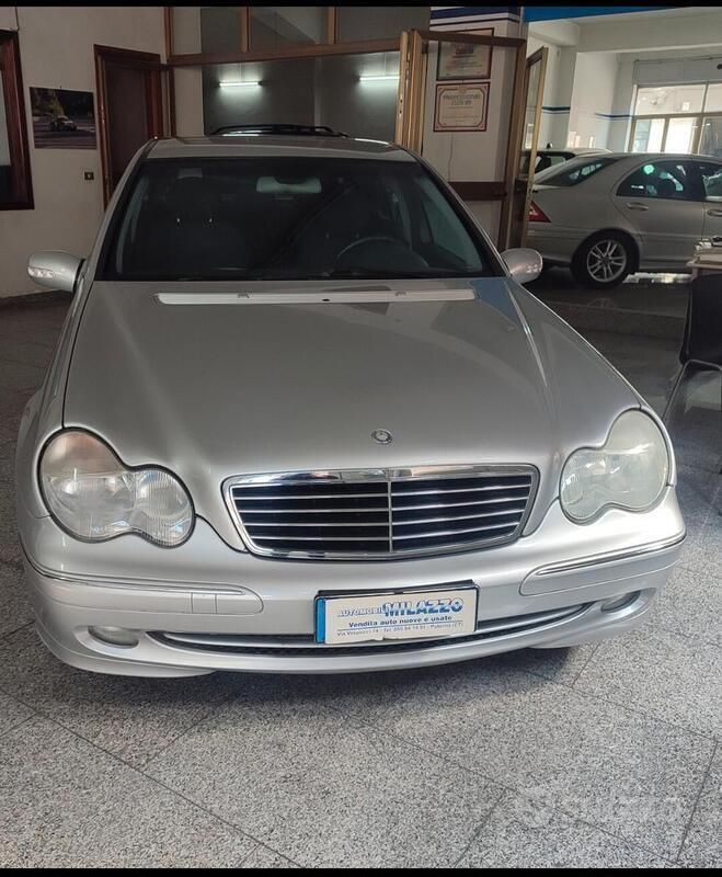 Argento Usata 2003 Mercedes C200 Avantgarde Tre volumi | 2600 € (Super prezzo) - Immagine 1/4
