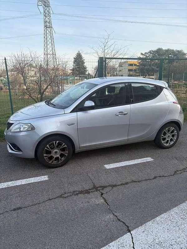 Usata Lancia Ypsilon Gold 69 CV (50 kW) 2017 Utilitaria
