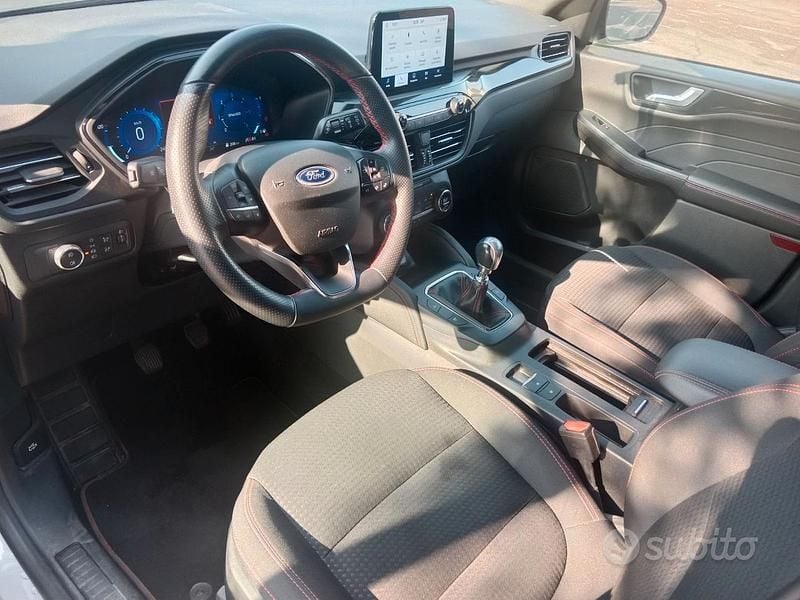 Usata Ford Kuga 120 CV (88 kW) 2022 Grigio SUV