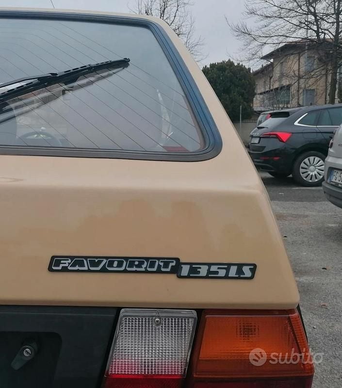 Usata Skoda Favorit 58 CV (42 kW) 1991 Marrone Utilitaria