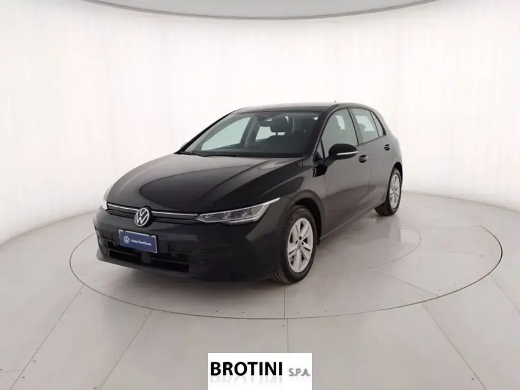 Usata VW Golf VIII Life 150 CV (110 kW) 2025 Nero metallizzato Berlina