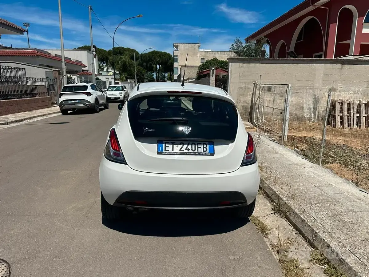 Usata Lancia Ypsilon 95 CV (69 kW) 2013 Bianco Utilitaria