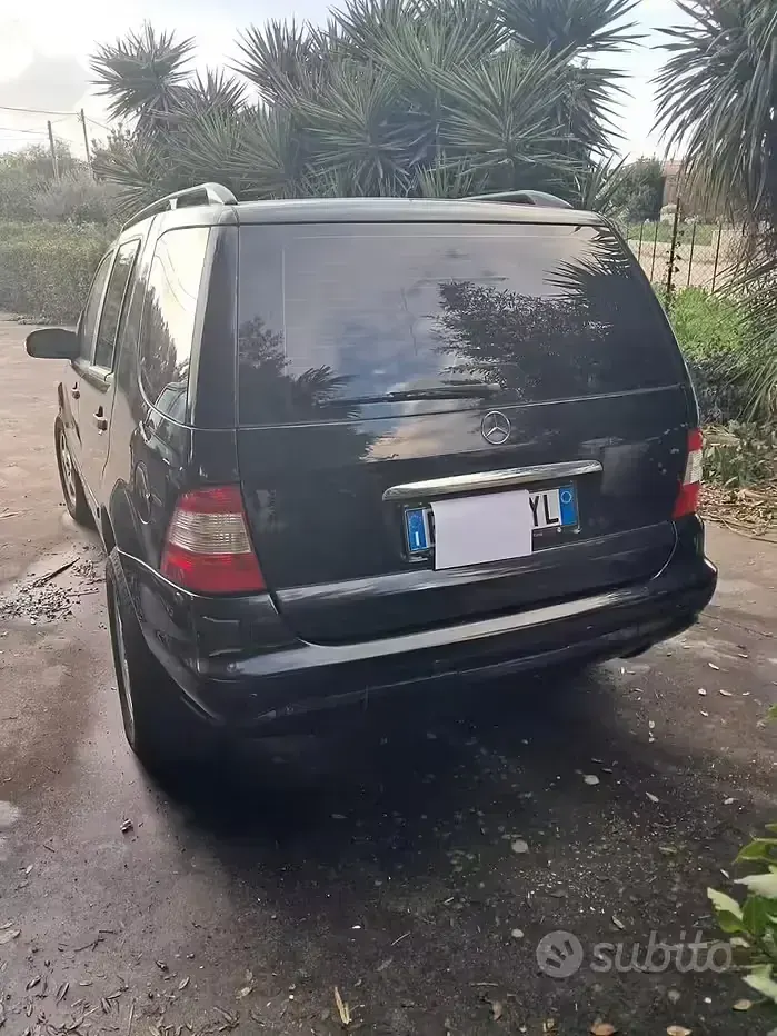 Begagnad Mercedes ML270 163 HK (119 kW) 2004 Svart SUV
