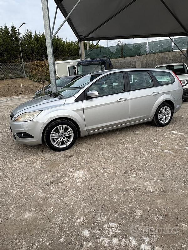 Usata Ford Focus 109 CV (80 kW) 2010 Grigio Station wagon