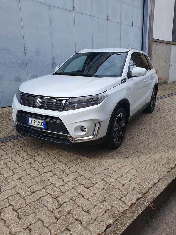 Bianco Usata 2021 Suzuki Vitara SUV | 19.900 € (Buon prezzo) - Immagine 1/4