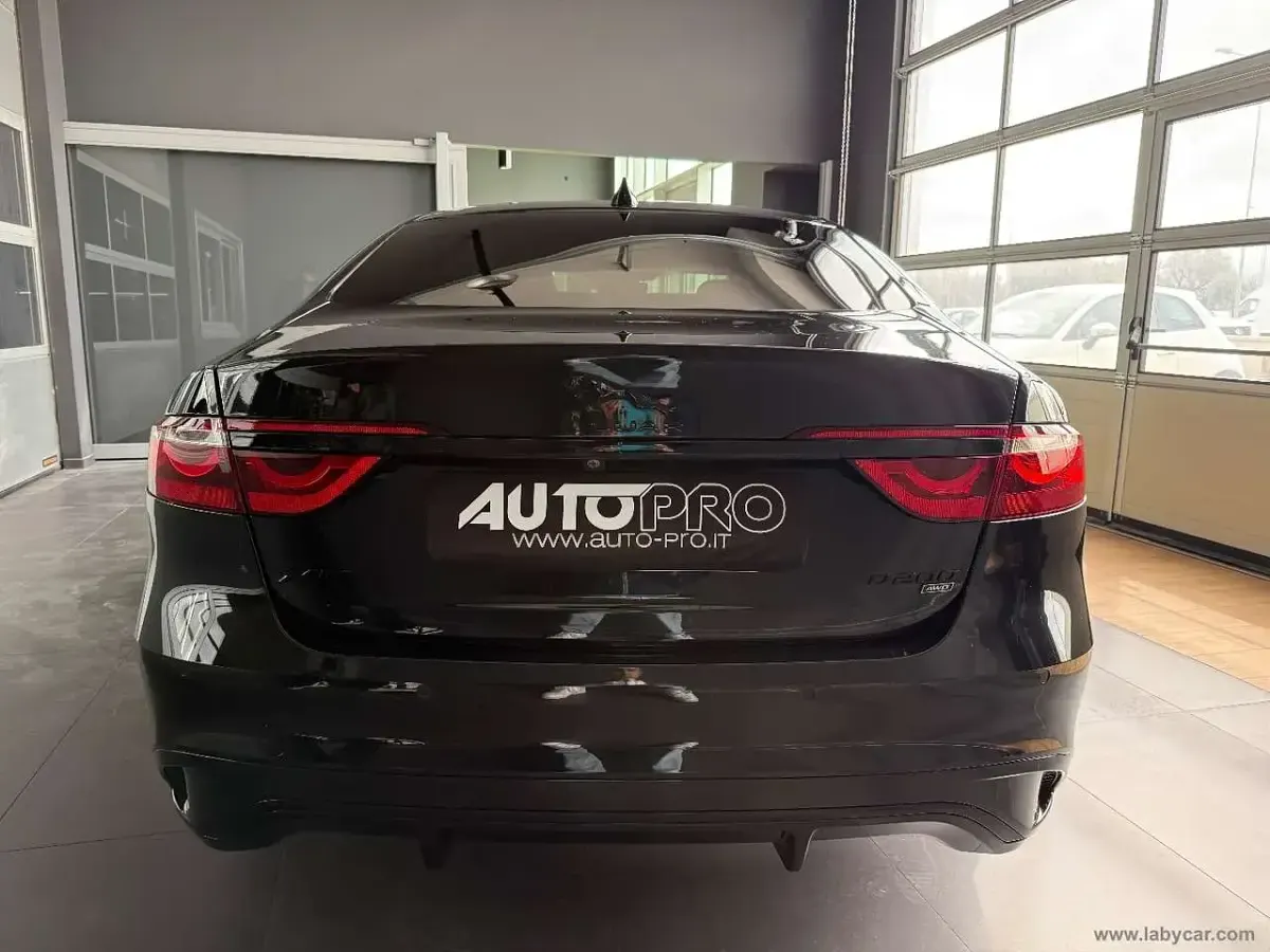 Usata Jaguar XF R-Dynamic 204 CV (150 kW) 2022 Nero Berlina
