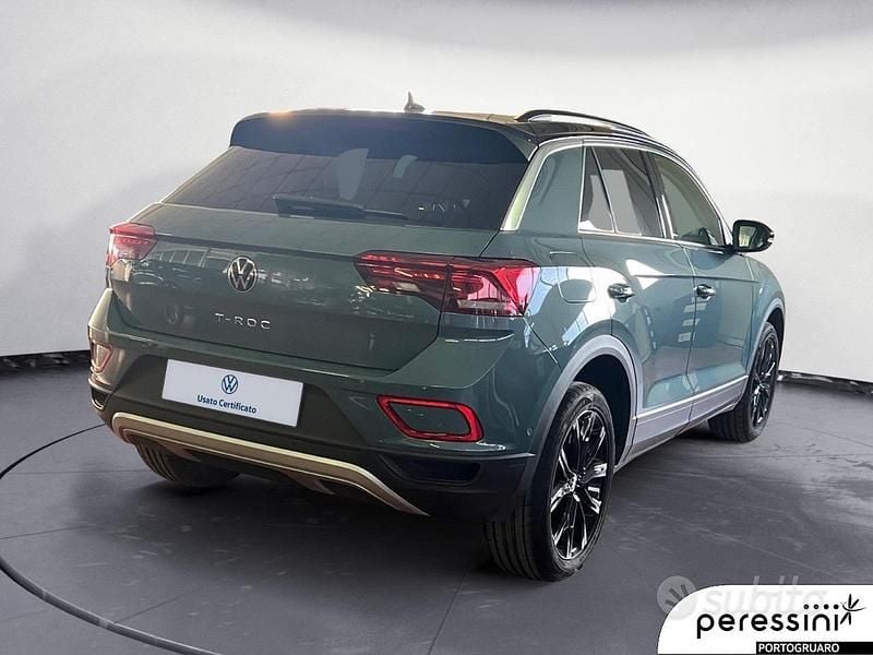 Usata VW T-Roc Life 116 CV (85 kW) 2024 Blu petroleum SUV