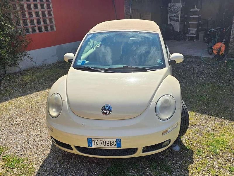 Usata VW New Beetle 102 CV (75 kW) 2008 Beige Utilitaria