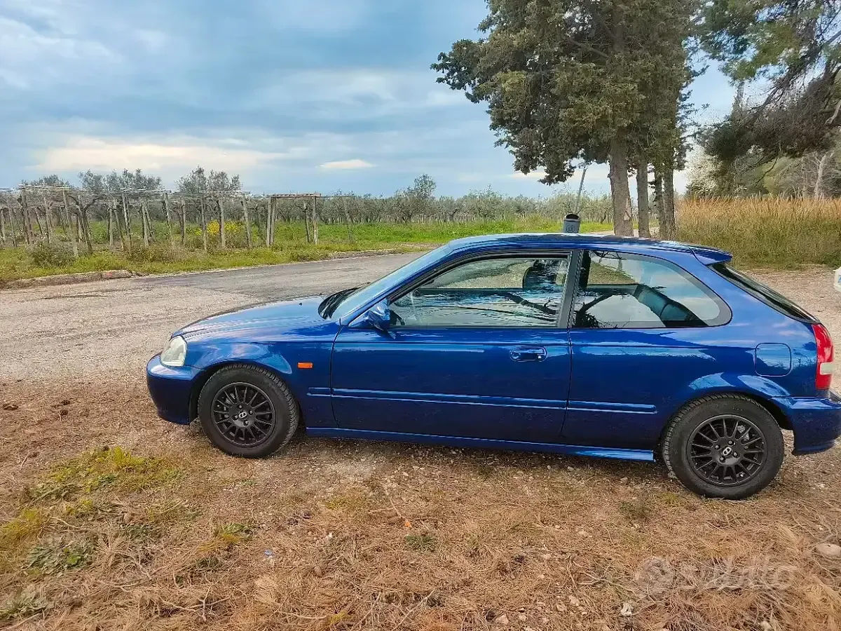 Usata Honda Civic 90 CV (66 kW) 2001 Blu Berlina