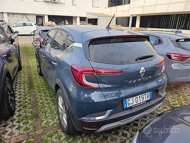 Usata Renault Captur Intens 160 CV (117 kW) 2022 Blu SUV