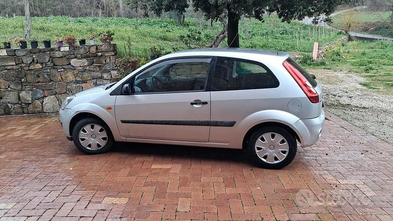 Usata Ford Fiesta 2006 Grigio Utilitaria