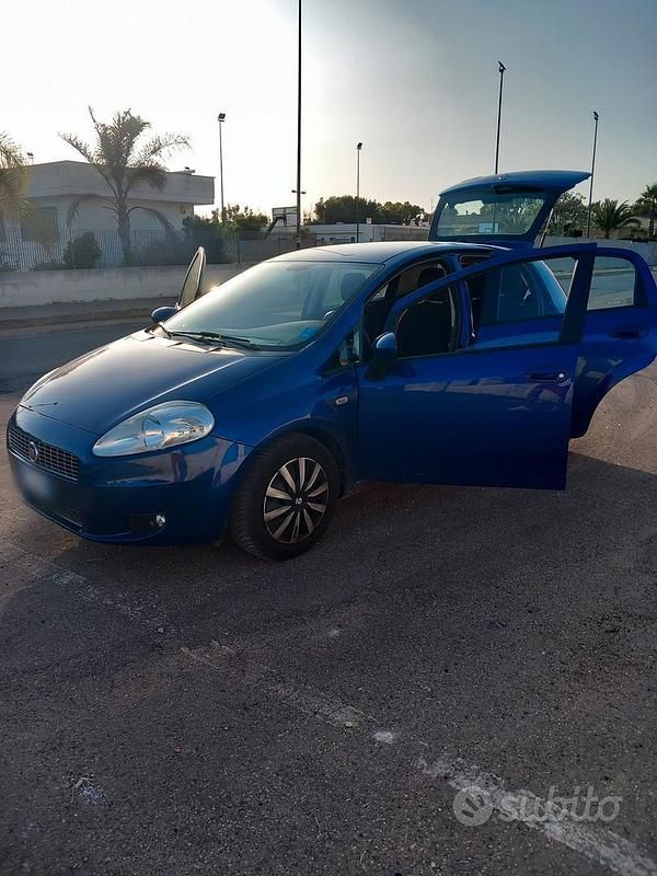 Usata Fiat Grande Punto 75 CV (55 kW) 2009 Blu Utilitaria