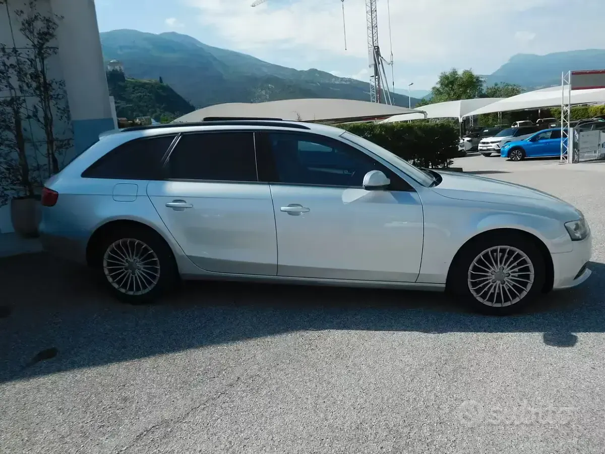 Usata Audi A4 Business Plus 177 CV (130 kW) 2012 Grigio Station wagon