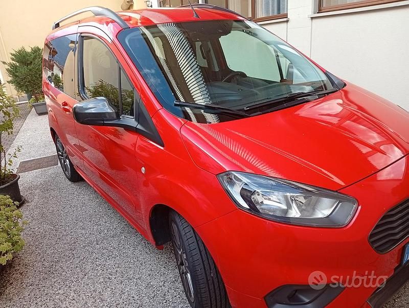 Usata Ford Tourneo Courier Sport 101 CV (74 kW) 2019 Rosso Monovolume