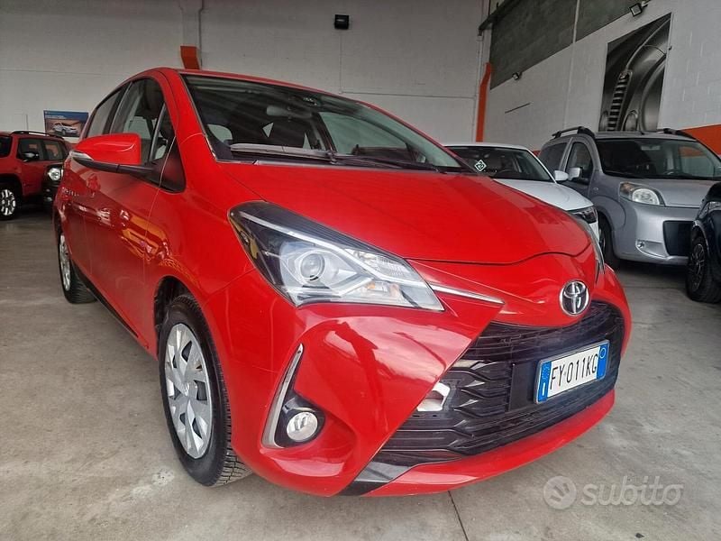 Usata Toyota Yaris Active 72 CV (52 kW) 2019 Rosso Berlina