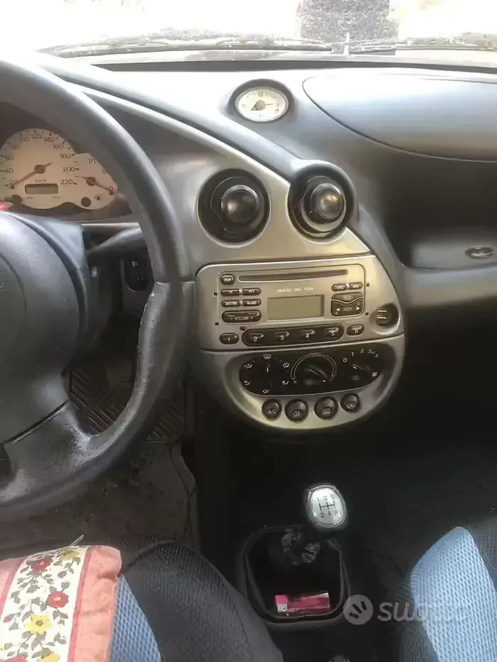 Usata Ford Ka 69 CV (50 kW) 2004 Grigio Utilitaria